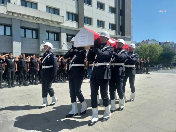 kagithanede-uyusturucu-operasyonundan-silahli-catisma-1-polis-sehit-oldu-baskan-erdogandan-taziye-mesaji-1692981347541.jpeg Kağıthane'de uyuşturucu operasyonundan silahlı çatışma: 1 polis şehit oldu! Başkan Erdoğan'dan başsağlığı mesajı-10