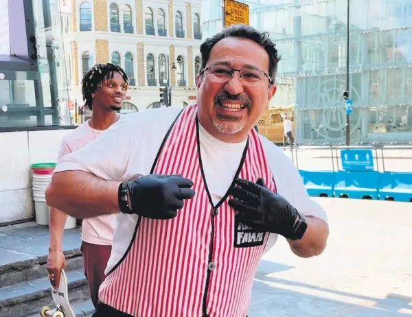 Türk İşadamı Cem Sütçü'nün hayatı film gibi: Londra Köprüsü'nün dibinde şöhreti buldu-3