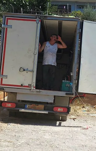 İzmir'de şoke eden manzara! Kamyonet kasasında kestiler