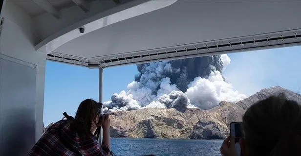 Yeni Zelanda’da Whaakari Yanardağı patladı: 5 ölü