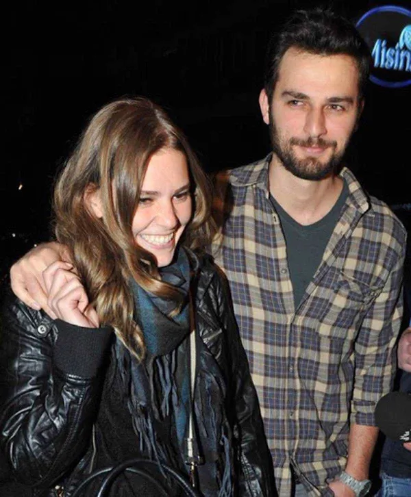 Berkin Gökbudak'ın eşi olan Aslı Enver'in ilk eşi bakın kim çıktı! 3 yıllık evlilik 2015'te bitmişti görenler inanamadı: "Gerçek mi senaryo mu?"-12