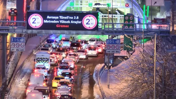 son-dakika-istanbulda-ozel-aracla-trafige-cikmak-yasaklandi-kopruler-ve-avrasya-tunelinde-polis-denetimler-yap-1643089512352.jpg SON DAKİKA: İstanbul'da özel araçla trafiğe çıkmak yasaklandı! Köprüler ve Avrasya Tüneli'nde polis denetimler yapıyor-3