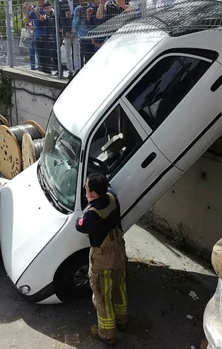 İstanbul Küçükçekmece'de akılalmaz kaza