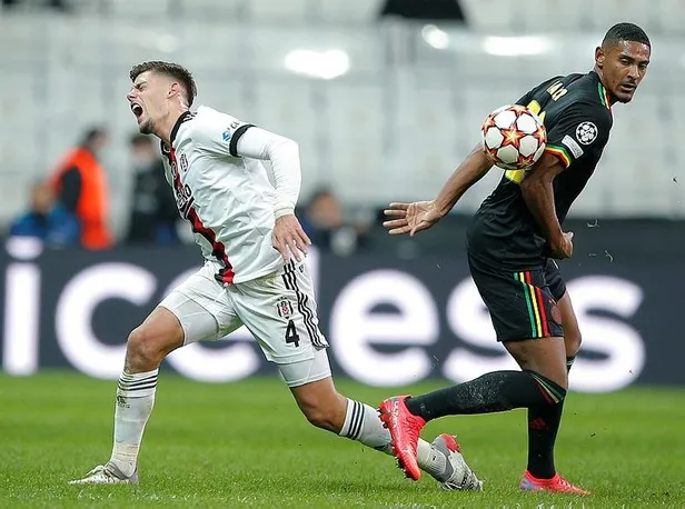 ajax-yenilgisine-ragmen-besiktas-taraftari-sergen-yalcina-tam-destek-verdi-1637791697695.jpeg Ajax yenilgisine rağmen Beşiktaş taraftarı Sergen Yalçın'a tam destek verdi-7