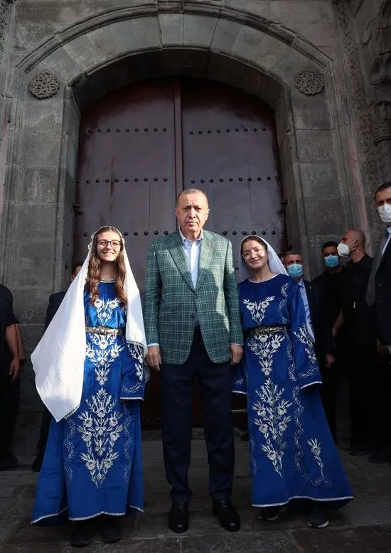 baskan-recep-tayyip-erdogan-erzurumda-genclerle-bulustu-1626541738837.jpeg Başkan Recep Tayyip Erdoğan, Erzurum’da gençlerle buluştu-6