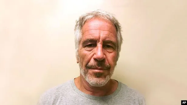 Hapishanede intihar eden milyarder iş adamı Jeffrey Epstein’ın kara kutusu Ghislaine Maxwell tutuklandı! ABD siyasetindeki pedofili skandalı ifşa olacak mı?-3