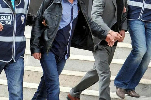 Son dakika: FETÖ’nün askeri mahremine operasyon: 20 gözaltı