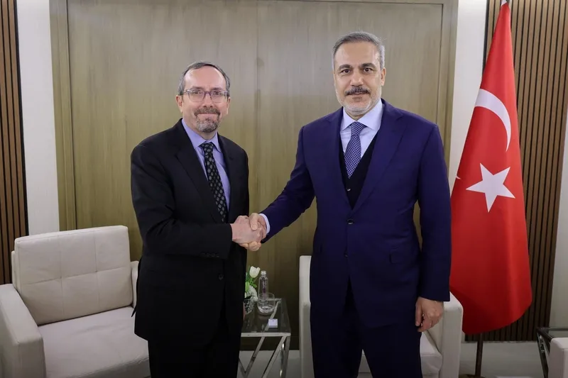 bakan-fidandan-riyadda-diplomasi-trafigi-ingiliz-alman-ve-misirli-mevkidaslari-ile-gorustu-1736697265682.jpeg