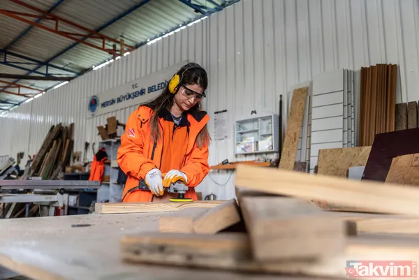 Tüm algıları yıktı! 27 yaşındaki ikiz annesi marangozlukla ailesini geçindiriyor - 4