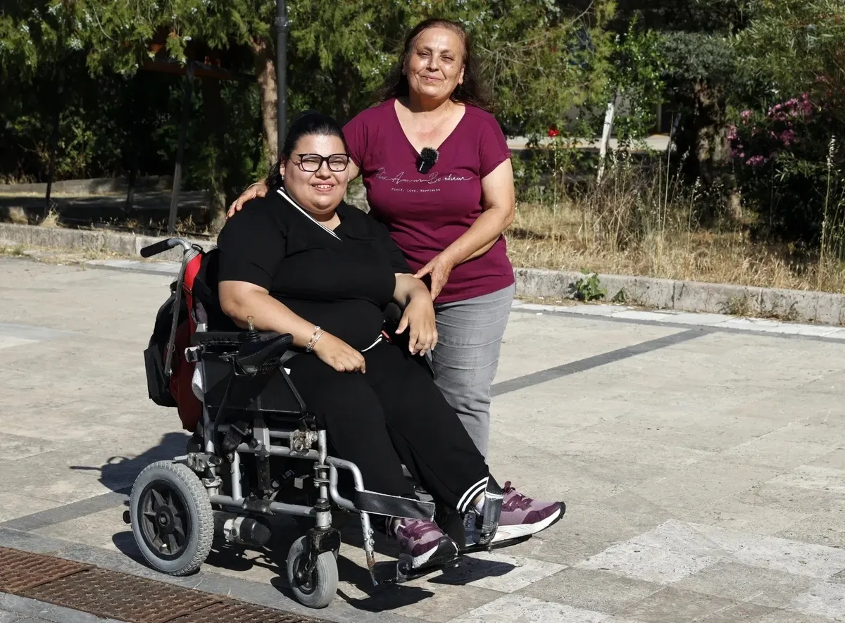 cifte-basariya-engel-yok-1784576990210.jpeg Bedensel engelli Yasemin Bozkurt, üniversitede çift anadal yaparak mezun oldu-3