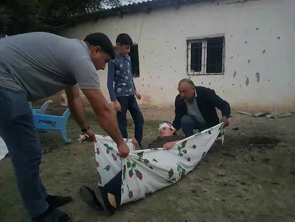 ermenistan-azerbaycan-halkini-bombaladi-iste-yarali-kardeslerimiz-1601218342865.jpg Ermenistan Azerbaycan halkını bombaladı! İşte yaralı kardeşlerimiz...-6