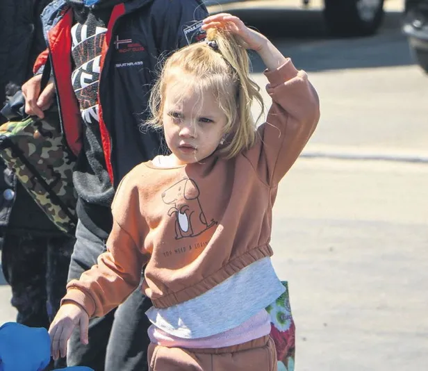 iste-buyuk-turkiye-bombalarin-arasindan-alinan-yetim-cocuklar-antalyada-otellere-yerlestirildi-1648424635624.jpeg İşte büyük Türkiye! Bombaların arasından alınan yetim çocuklar Antalya'da otellere yerleştirildi-2