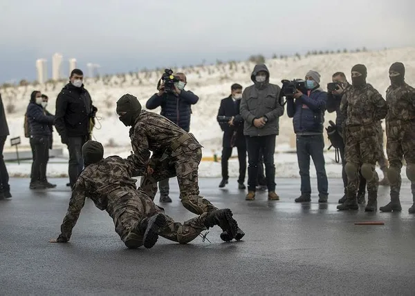 Son dakika: Türkiye'nin gurur günü: 500 kadın özel harekat polisi yemin ederek mezun oldu-6