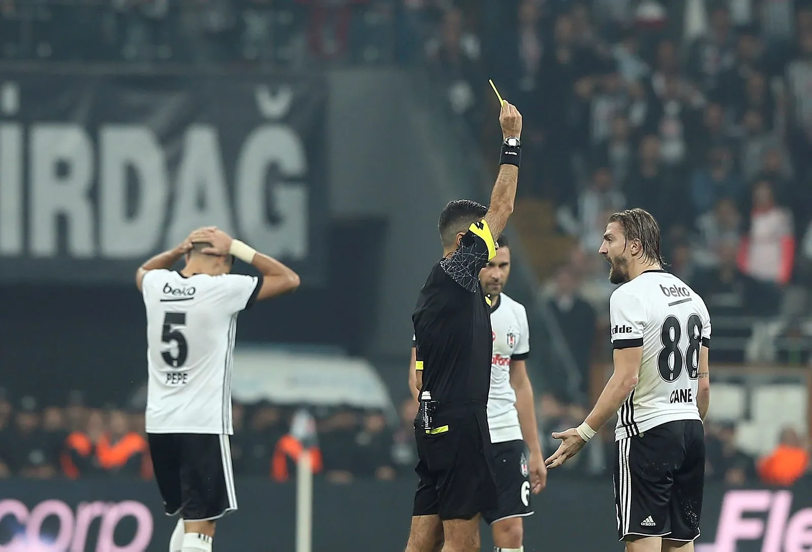 Caner'in cezası 4 maç olmalıydı