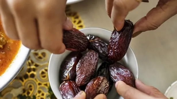 gaziantep-ramazan-imsakiyesi-2022-diyanet-gaziantep-iftar-sahur-saatleri-2022-antepte-ilk-oruc-sahur-ve-iftar-1648723605346.jpg İftara ne kadar kaldı? 🕓2 Nisan Cumartesi iftara kaç saat var? 📌İllere göre 2022 Ramazan ayı İstanbul, Ankara, İzmir iftar saati ne zaman?-5