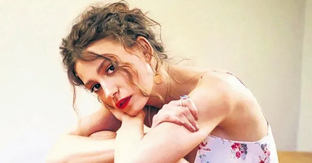 Elinin tersiyle itti: Son dönemde sesiyle ön plana çıkan Serenay Sarıkaya'ya ünlü bir yapımcı albüm teklifinde bulundu!