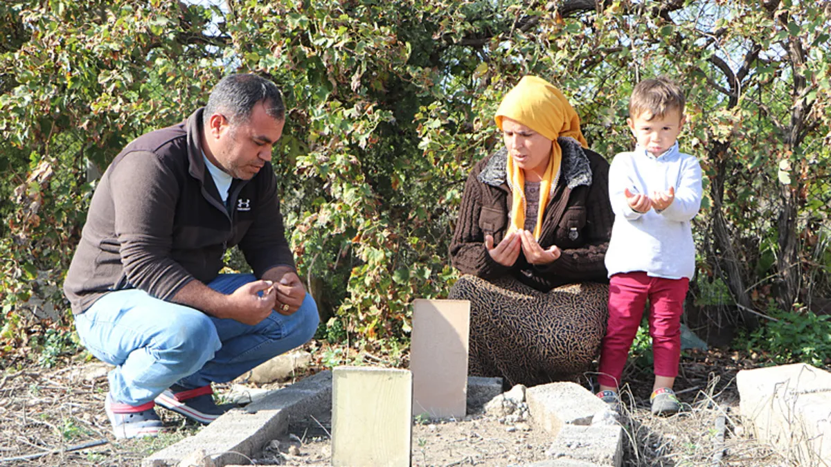 Ölü denilen bebek defin yolunda ağladı! Aile ihmalle suçladı: Savcılık takipsizlik kararı verdi