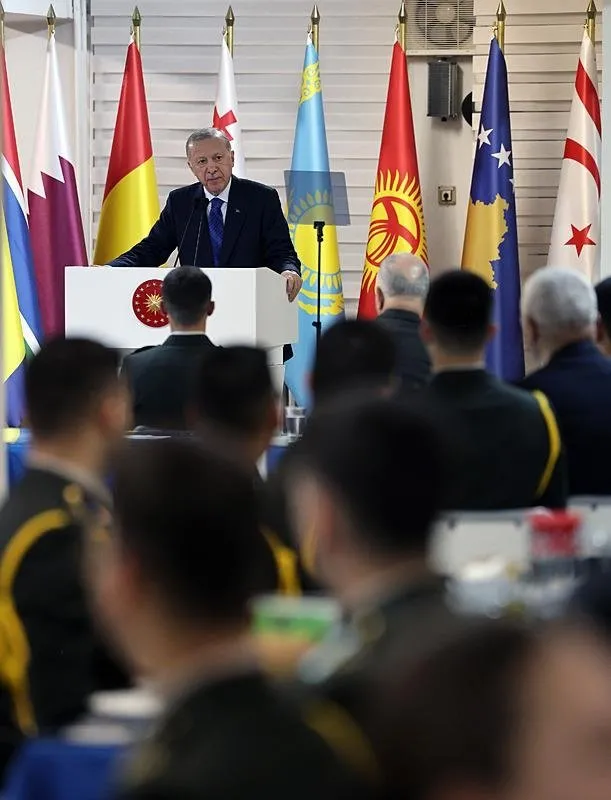 Başkan Erdoğan'dan MSÜ Kara Harp Okulu öğrencileriyle iftar programında önemli açıklamalar (AA)