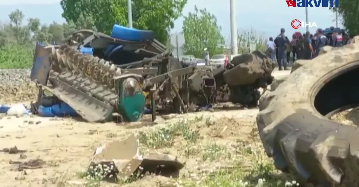 İzmir'de tren ile traktör çarpıştı: 1 ölü