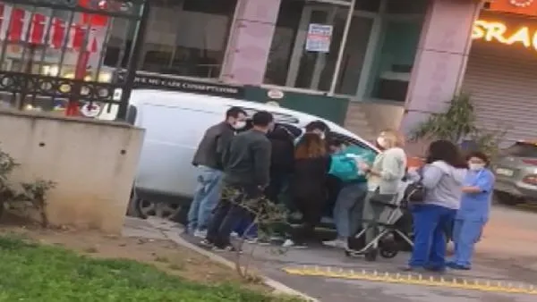 SON DAKİKA: Sancıları tutan hamile kadın hastane kapısında araçta doğum yaptı-5