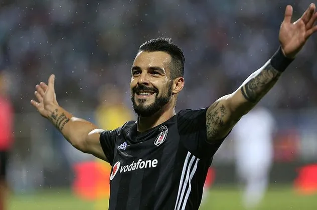 Negredo Al Nassr ile anlaşma sağladı