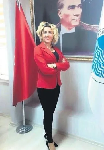 CHP'li belediye işten atamadığı kadın personeli süpürgeli temizliğe gönderdi!-4