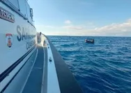 Son dakika: İzmirde Yunanistan unsurlarınca Türk karasularına itilen 26 düzensiz göçmen kurtarıldı