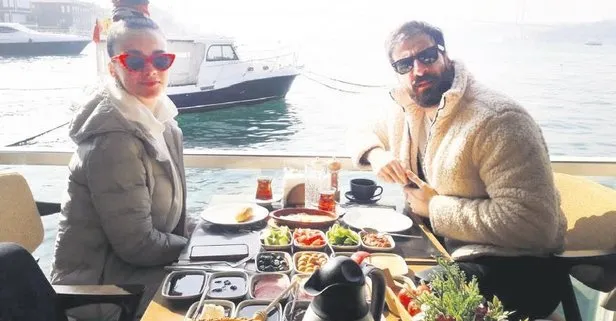Hande Soral ile kendi gibi oyuncu eşi İsmail Demirci ile Çengelköy’de kahvaltı yaptı