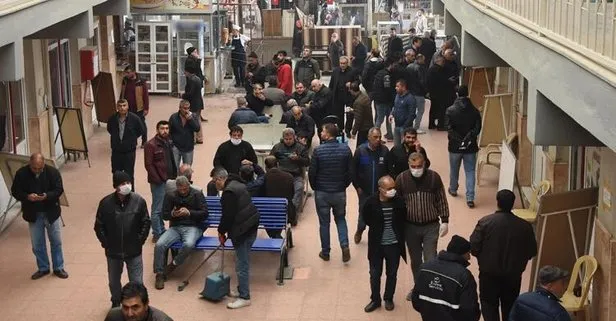 Son dakika: İzmir’de endişelendiren görüntü! Sosyal mesafe kuralına uymadılar