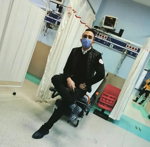 hastanede-taskinlik-cikaranlari-ayirmak-isteyen-guvenlik-gorevlisi-boynundan-aldigi-bicak-darbesiyle-hayatini-1663224062666.jpg Hastanede taşkınlık çıkaranları ayırmak isteyen güvenlik görevlisi boynundan aldığı bıçak darbesiyle hayatını kaybetti-3