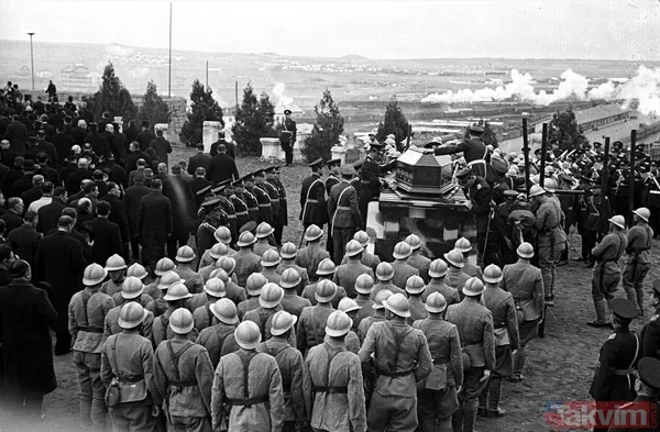 Arşivlerden çıkan fotoğraflarla 10 Kasım 1938 günü ve sonrasında yaşananlar! Büyük Önder Mustafa Kemal Atatürk'ün vefatı - 37