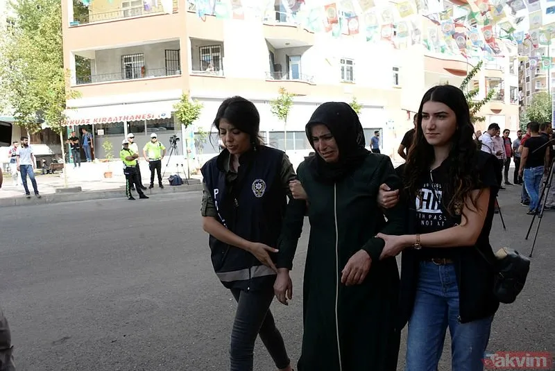 Diyarbakır HDP binası önünde gergin anlar! Sinir krizi geçiren anneler binaya girmek istedi!