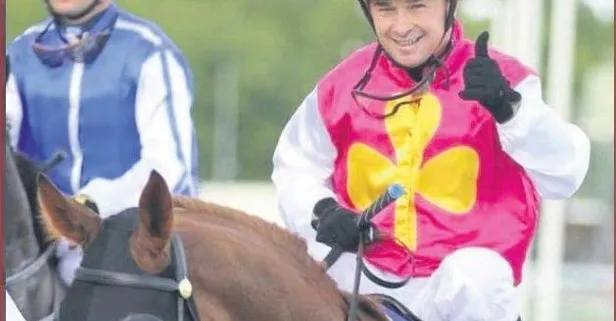 Gold Coast yarışlarında jokey Jason Taylor 500 kiloluk atının altında kaldı Yaşam haberleri