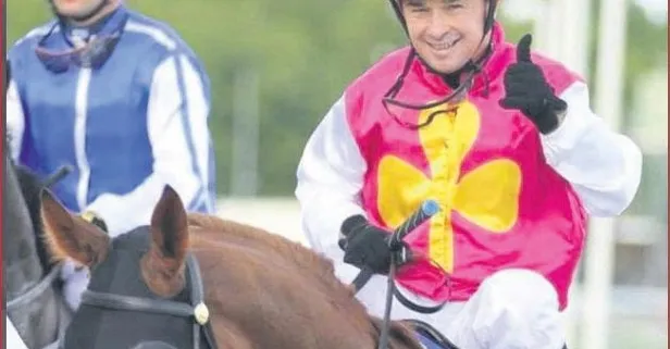 Gold Coast yarışlarında jokey Jason Taylor 500 kiloluk atının altında kaldı (Yaşam haberleri)