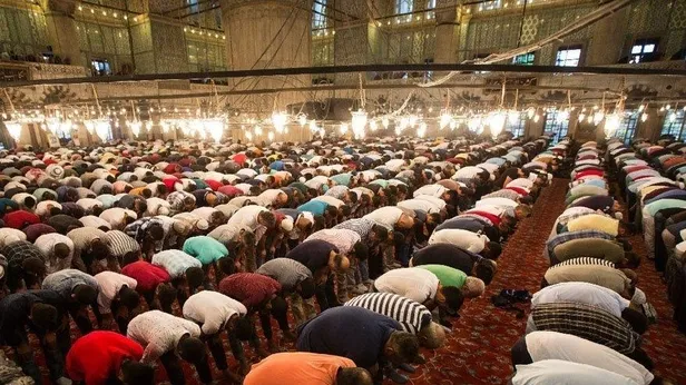 cuma-namazi-saat-kacta-cuma-namazi-nasil-kilinir-kac-rekattir-hangi-dualar-okunur-19-mart-namaz-saatleri-1616124022482.jpg