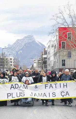 Fransa'da polisin kovaladığı Fatih Karakuş ve Adam Soli'nin hayatını kaybetmesi ortalığı karıştırdı