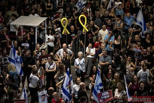 Tel Aviv yine sokaklara döküldü! Eli kanlı Netanyahu'nun evinin önünde büyük protesto: Sen baştasın, sen suçlusun - 3