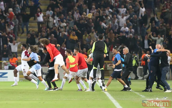 Tribünler Ayrıca, Sergen Yalçın'a Da Destek Tezahüratlarında Bulundu.