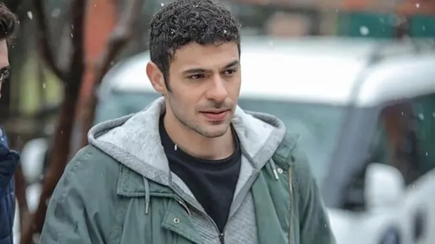 kardeslerim-dizisinin-kadiri-halit-ozgur-sari-geri-donuyor-ayriligi-kisa-surdu-kirmizi-odanin-muratiydi-eski-projesine-gecis-yapti-1639476559684.jpeg Kardeşlerim dizisinin Kadir'i Halit Özgür Sarı geri dönüyor ayrılığı kısa sürdü! Kırmızı Oda'nın Murat'ıydı eski projesine geçiş yaptı-4