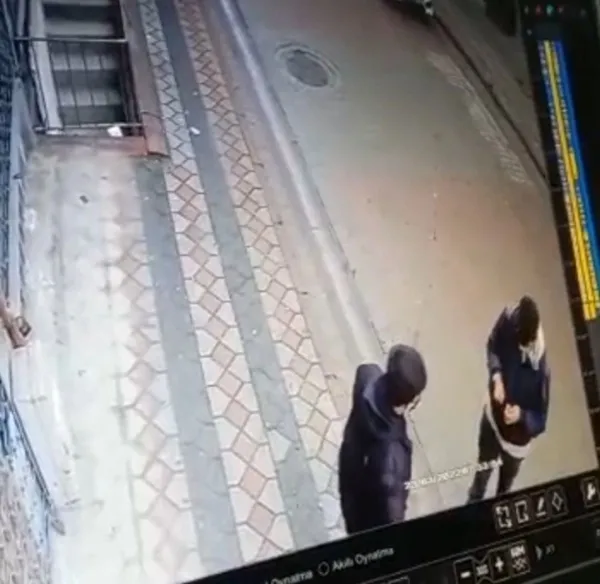 1648199948499.jpg Kibritle oynayan öğrenciler yangın çıkardı-3