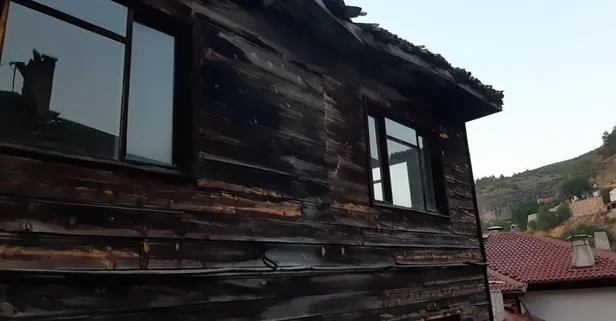 Bolu’da 3 katlı evin çatı katında çıkan yangın söndürüldü