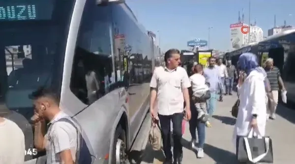 istanbullunun-ulasimda-yuzu-gulmuyor-metrobus-arizalandi-indirilen-yolcular-ekrem-imamogluna-isyan-etti-boyle-1695395800149.jpeg