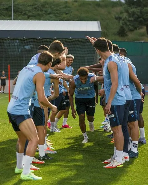 akyazida-dev-gala-sezonun-ilk-buyuk-macinda-trabzonspor-ile-galatasaray-karsi-karsiya-gelecek-1661645193578.jpeg Akyazı’da dev gala! Sezonun ilk büyük maçında Trabzonspor ile Galatasaray karşı karşıya gelecek-3