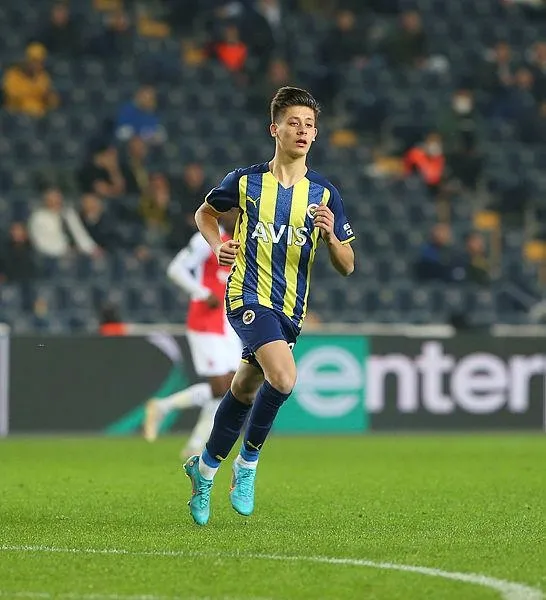 fenerbahce-yeni-sezonun-super-transferini-simdiden-yapti-arda-gulerle-sozlesme-yenileyecek-1645482203838.jpeg Fenerbahçe yeni sezonun süper transferini şimdiden yaptı! Arda Güler'le sözleşme yenileyecek-2