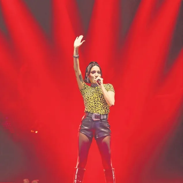 Zeynep Bastık sahneye çıktı