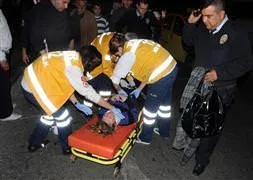 Tartıştığı karısını motosikletten attı