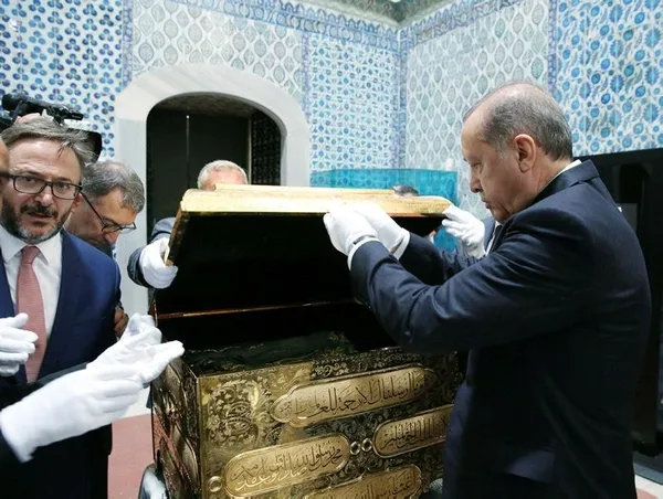 Cumhurbaşkanı Erdoğan, Hırka-i Saadet'i ziyaret etti-2