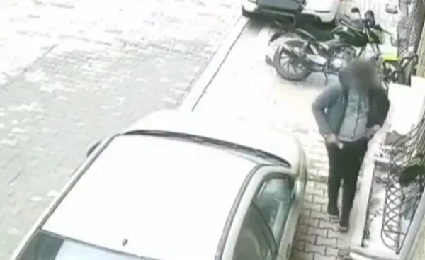 istanbul-esenyurtta-sokak-ortasina-buyuk-tuvaletini-yapti-o-anlar-kamerada-1638789409047.jpg İstanbul Esenyurt'ta sokak ortasına büyük tuvaletini yaptı! O anlar kamerada-13