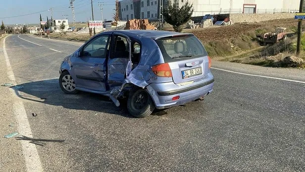 adiyamanda-kamyonet-otomobile-carpti-7-yarali-1674569786355.jpeg Adıyaman'da kaza! Kamyonet otomobile çarptı: 7 yaralı-3