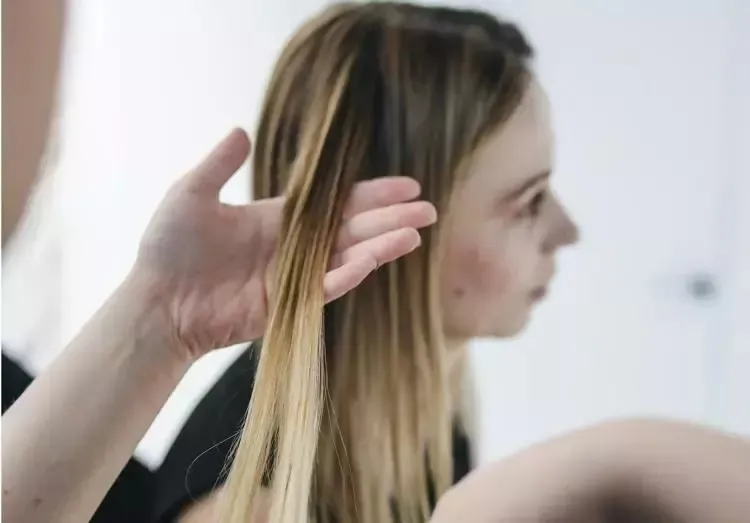 her-gun-fonlu-saclar-icin-bunu-yapmak-yeterli-kuaforden-cikmis-gibi-tulermeyen-saclar-icin-1715970458755.jpeg Kuaförden çıkmış bomba gibi saçlar için... Her gün fönlü saçlar için bunu yapmak yeterli!-3